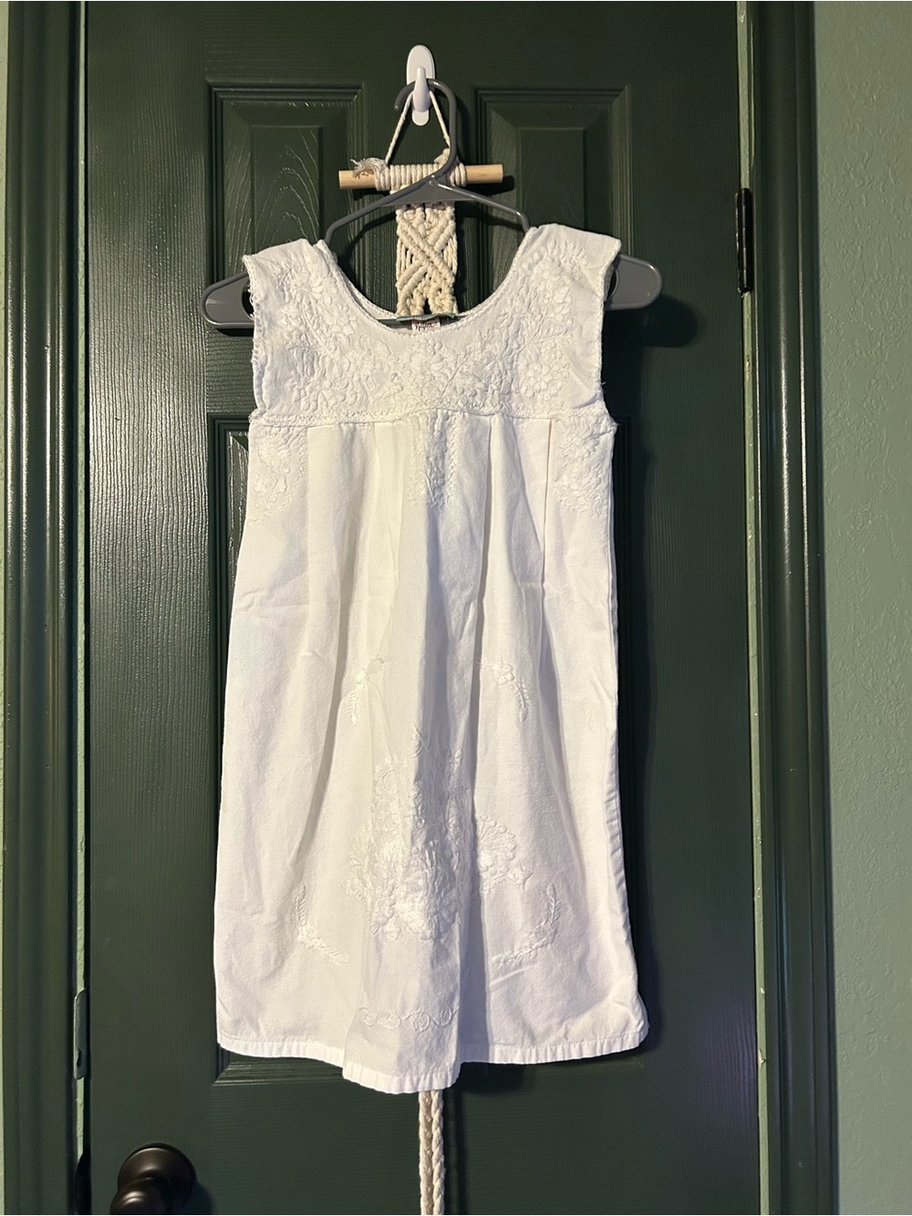 White Sleeveless Embroidered Girls Formal Dress